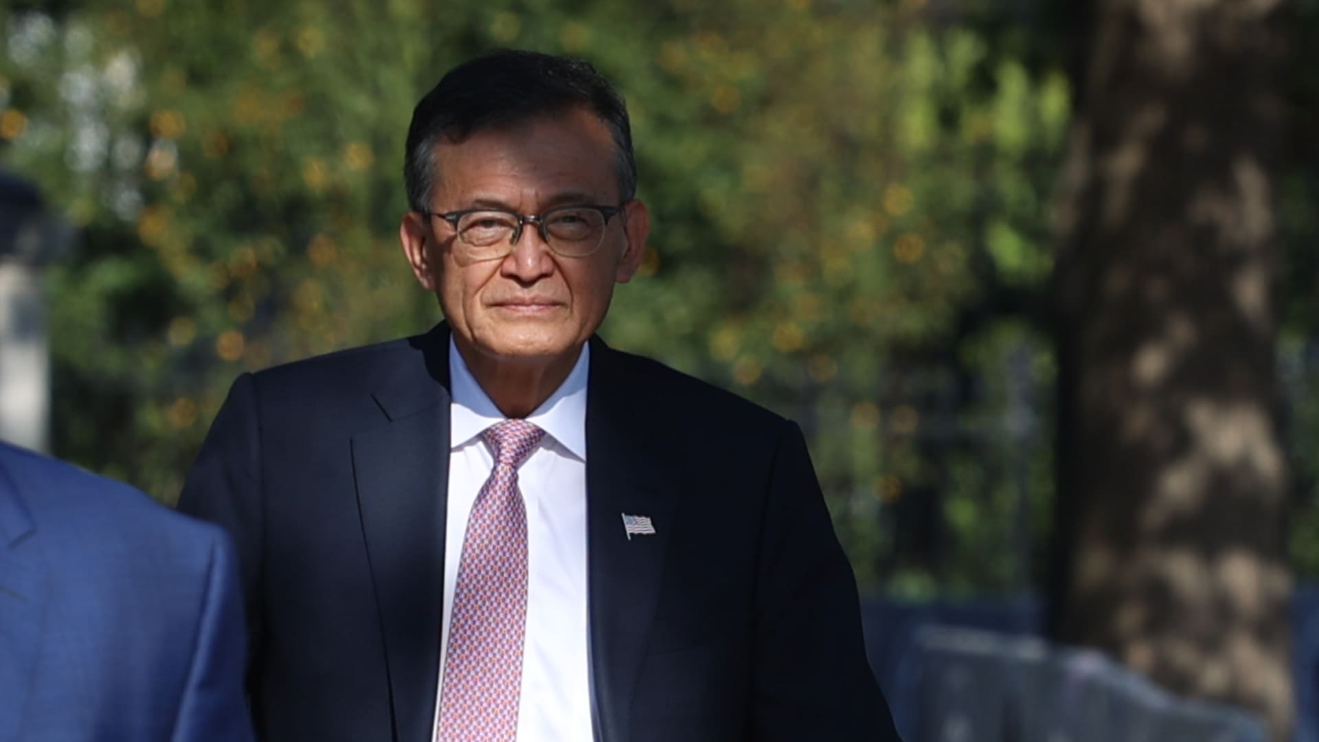 Intel stock rises on report Trump administration stake in chipmaker