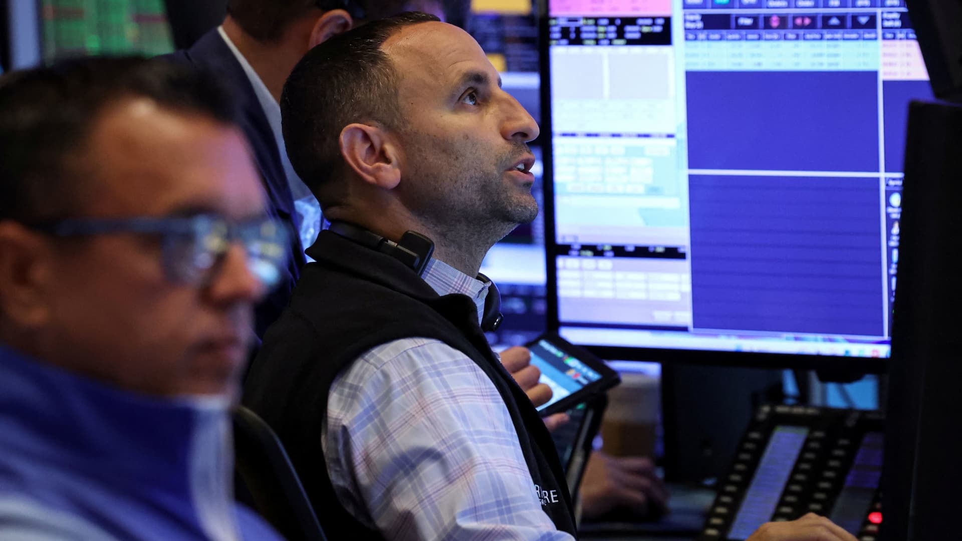 Mom-and-pop traders are dumping tech