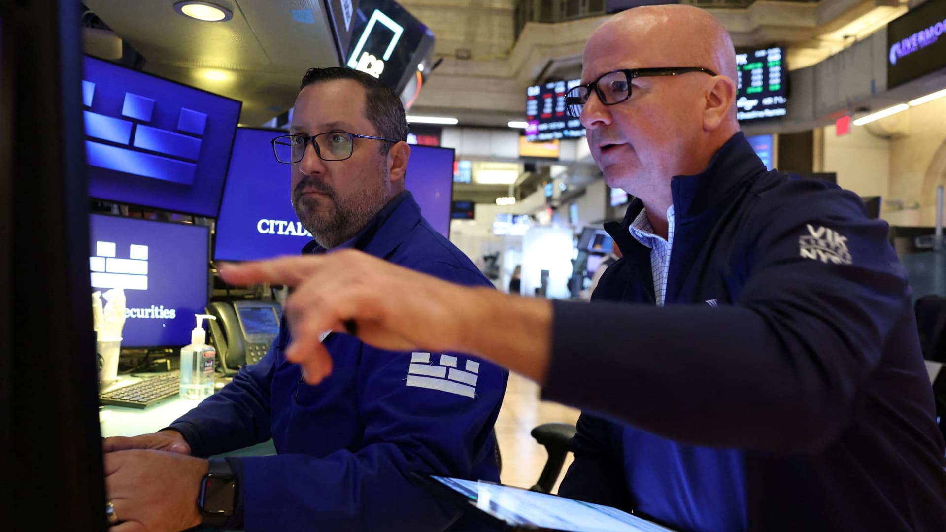 Leaders, laggards after Powell's speech — plus, key Starbucks, Honeywell updates