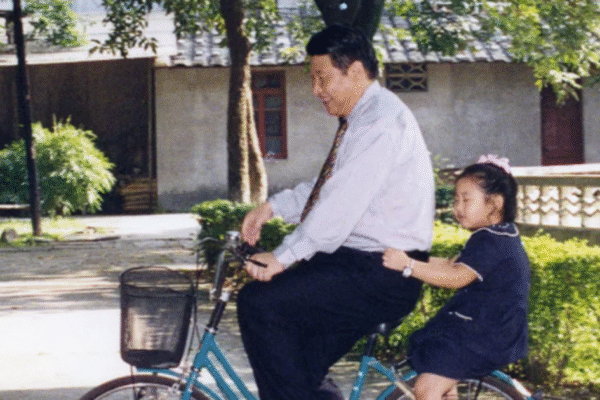 Xi Jinping's daughter introduces daughter for the first time (deleting all photos): A signal to Washington?