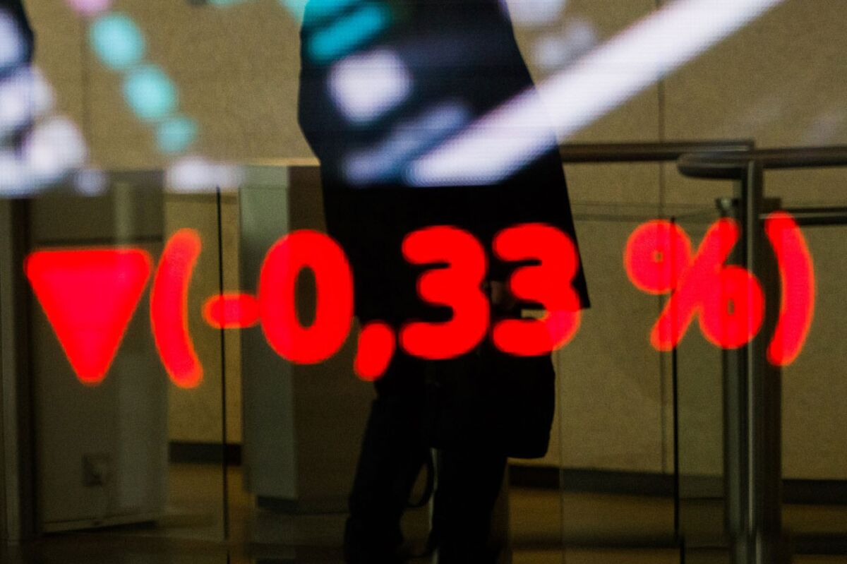 Swiss Stocks Decline on US Tariffs, Push for Lower Drug Prices