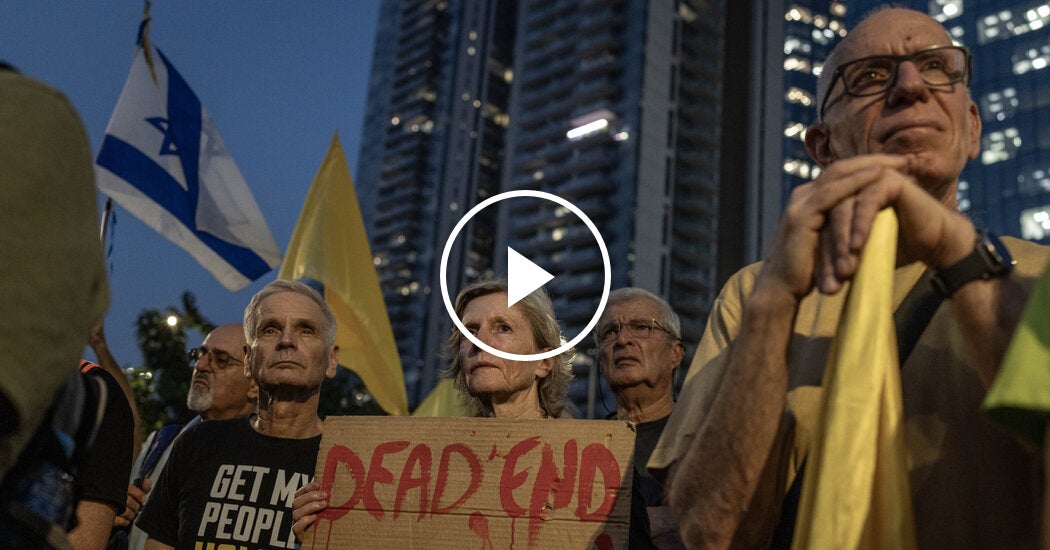 I.D.F. Pilots Protest War in Gaza Outside Israeli Military Headquarters