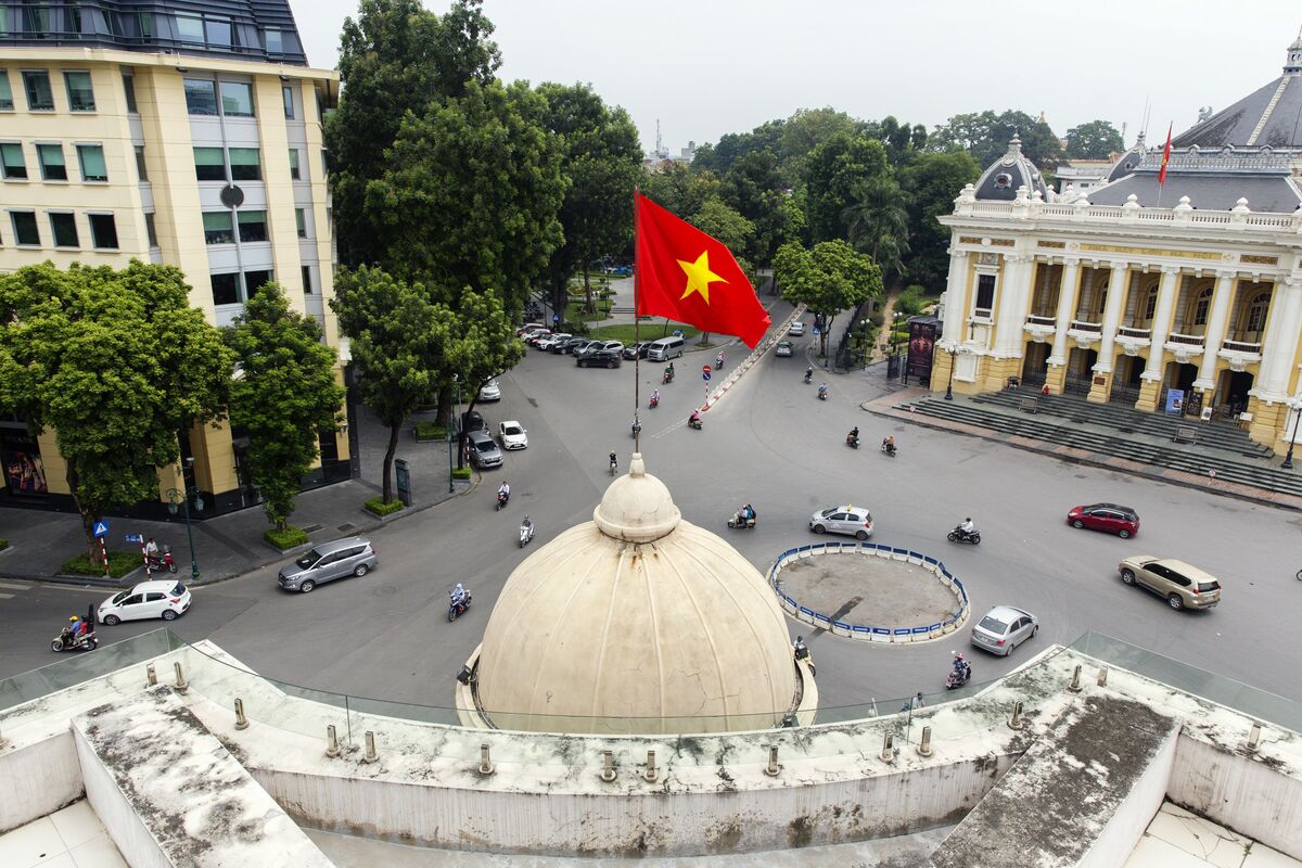 Vietnam Stocks See Biggest Rally Since 2021 on Lower Trump Tariffs, Weak USD