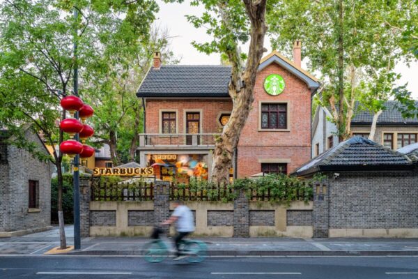 Starbucks Struggles to Find a New Identity in Cutthroat China