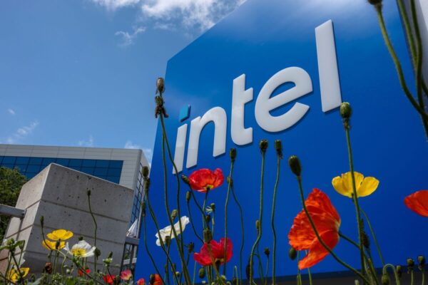Intel’s $25 Billion Rally Sends Valuation to Dot-Com Era Levels