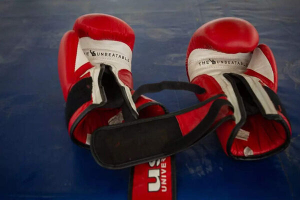 After visa delay, boxers arrive in UK | Boxing News