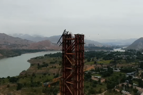 China bridge collapse today kills at least 12 construction workers on Yellow River in Qinghai province