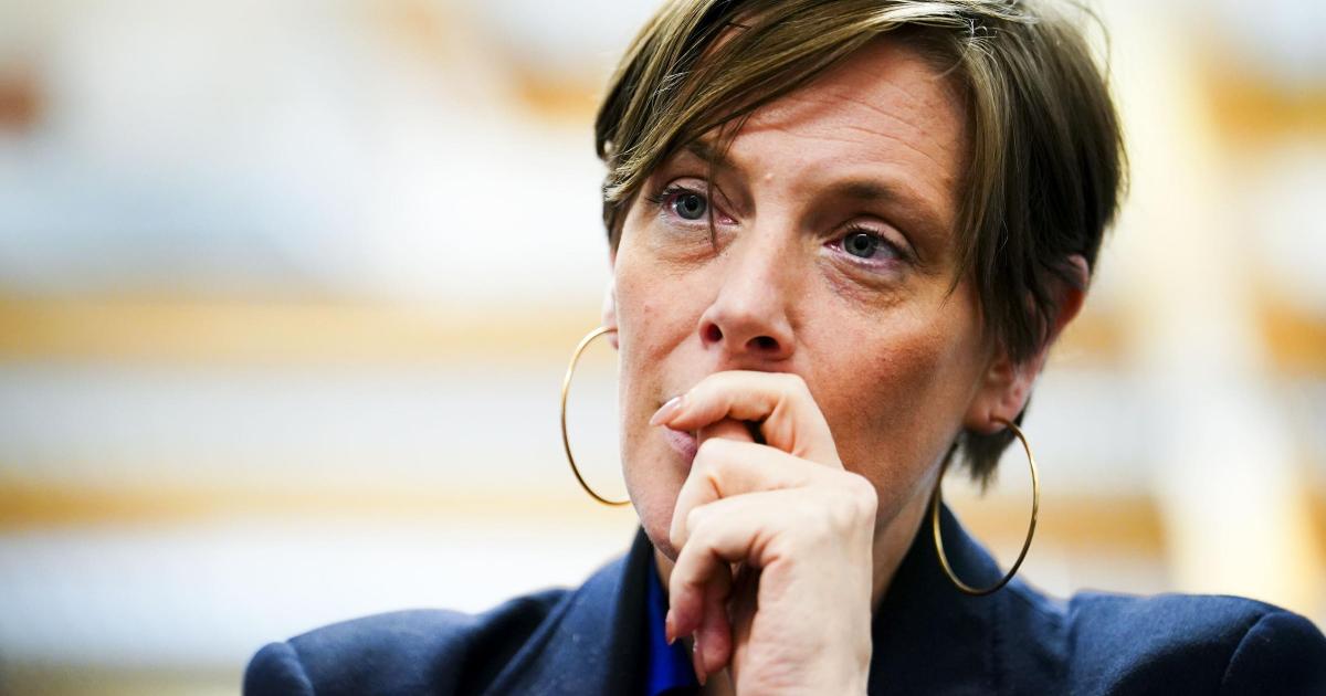 Phillips hits out at Farage over children’s safety online
