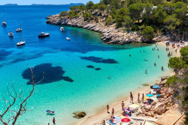 UK holidaymakers shun typical tourist spots for genuine local experiences Ipso logo