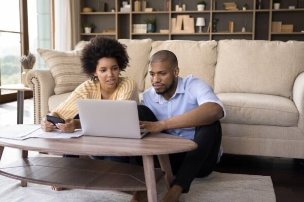This Couple Can’t Decide Between Paying Off The Mortgage Early Or Investing Their Money Into The Stock Market This Couple Can't Decide Between Paying Off The Mortgage Early Or Investing Their Money Into The Stock Market