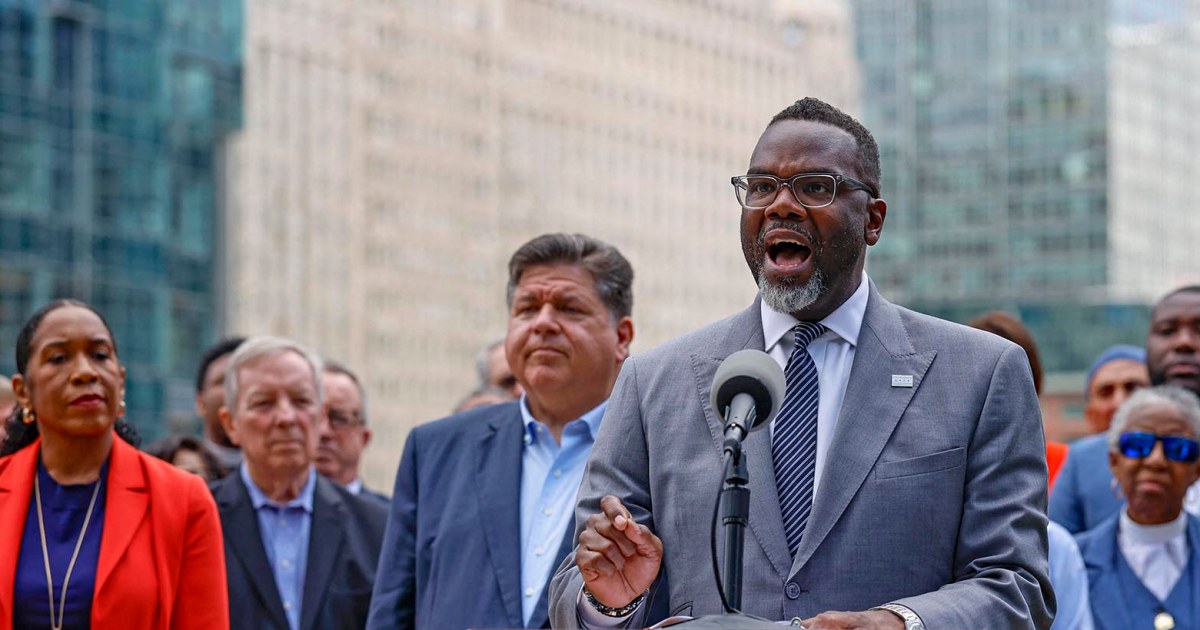 Chicago mayor signs order with blueprint for fighting a potential Trump crackdown