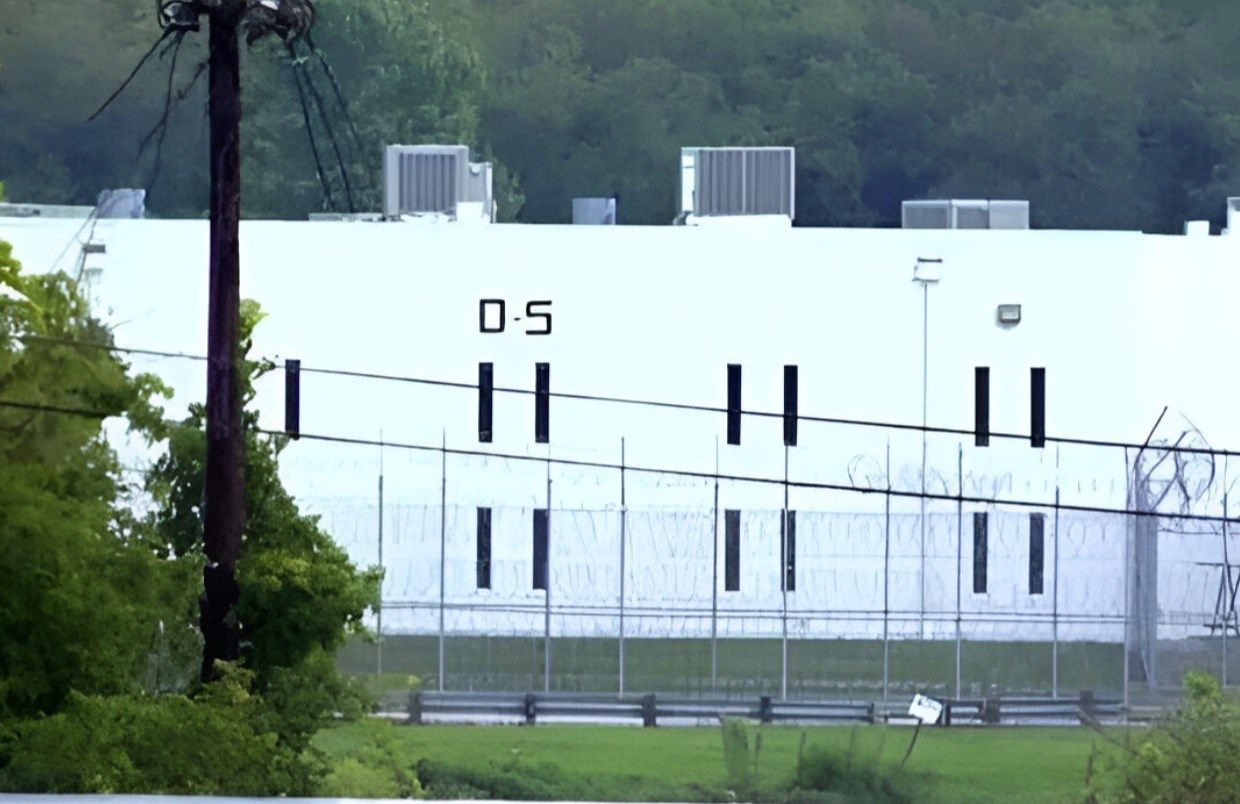 Man sentenced for flying cell phones, tobacco into Youngstown's private prison