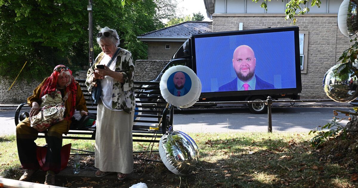 JD Vance's holiday sparks local outrage as anti-VP meme van tours UK - Politics - News