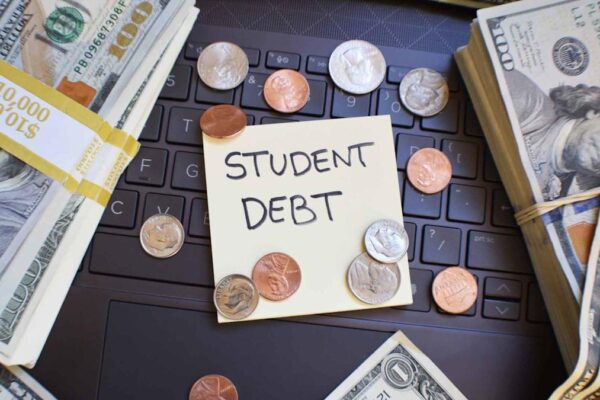 Which College Majors Are Set To Pay Off Their Student Loans Fastest (and Slowest)