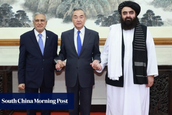Chinese Foreign Minister visits Afghanistan for 3-way talks on Pakistan economic corridor