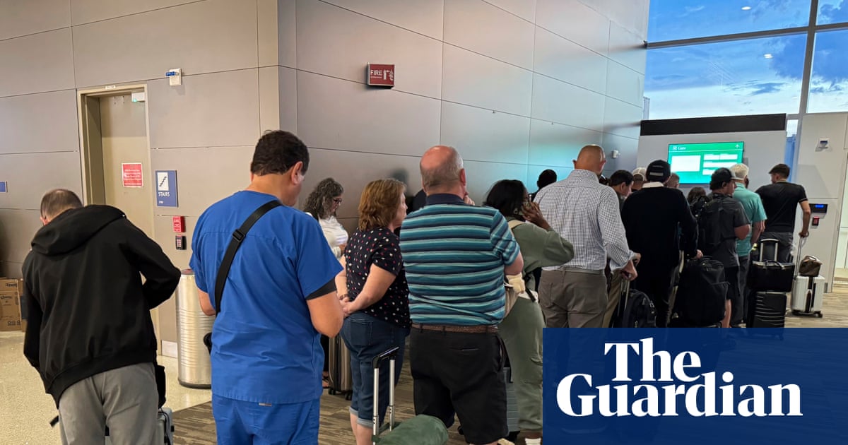 United Airlines grounds hundreds of US flights due to widespread tech issue | US news
