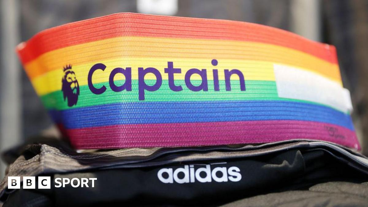 Maro Itoje with Lions fans