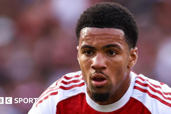 Maro Itoje with Lions fans