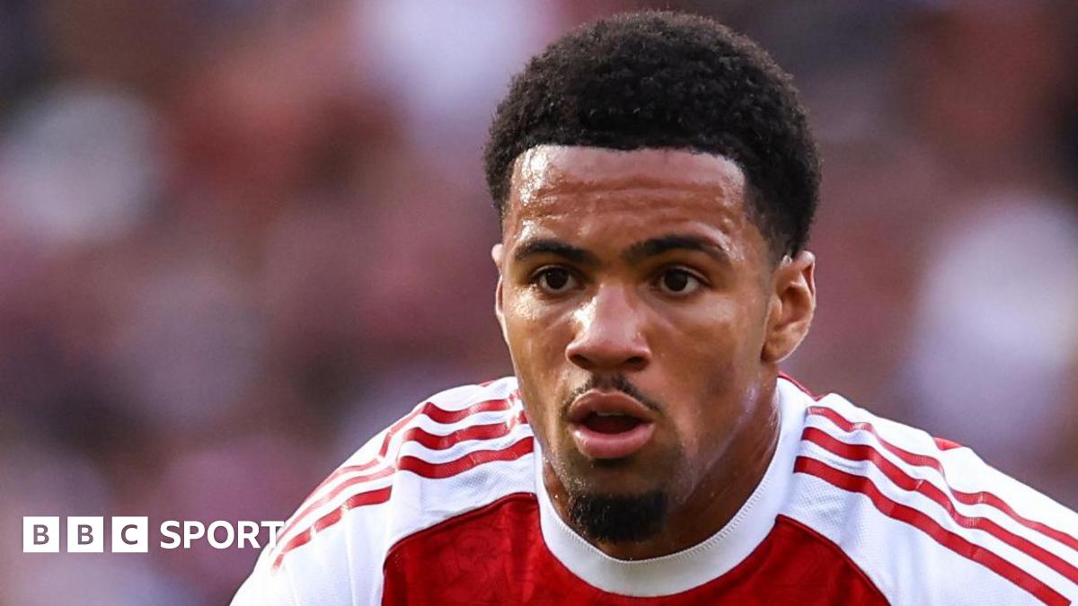 Maro Itoje with Lions fans