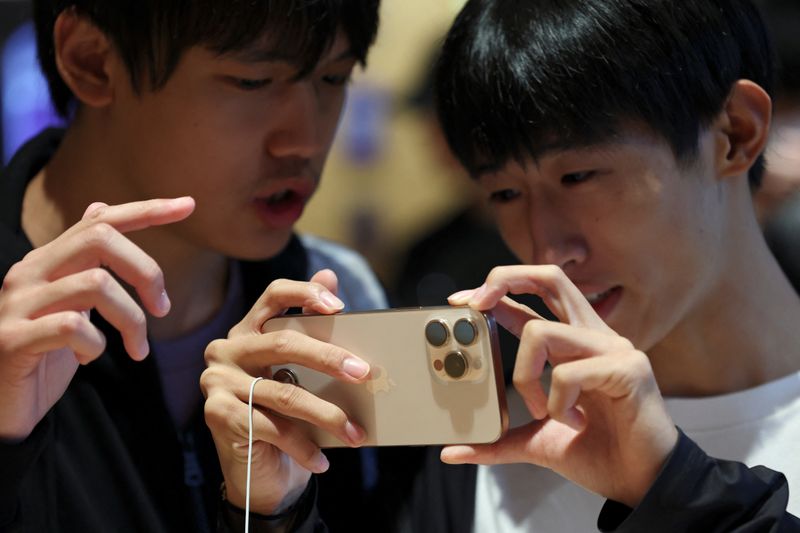 Sales of foreign-branded phones in China down 31.3% in June, data shows