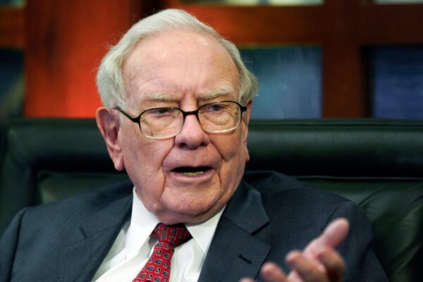 Warren Buffett Cashing in Stocks to Prepare for Slump: Paul Dietrich