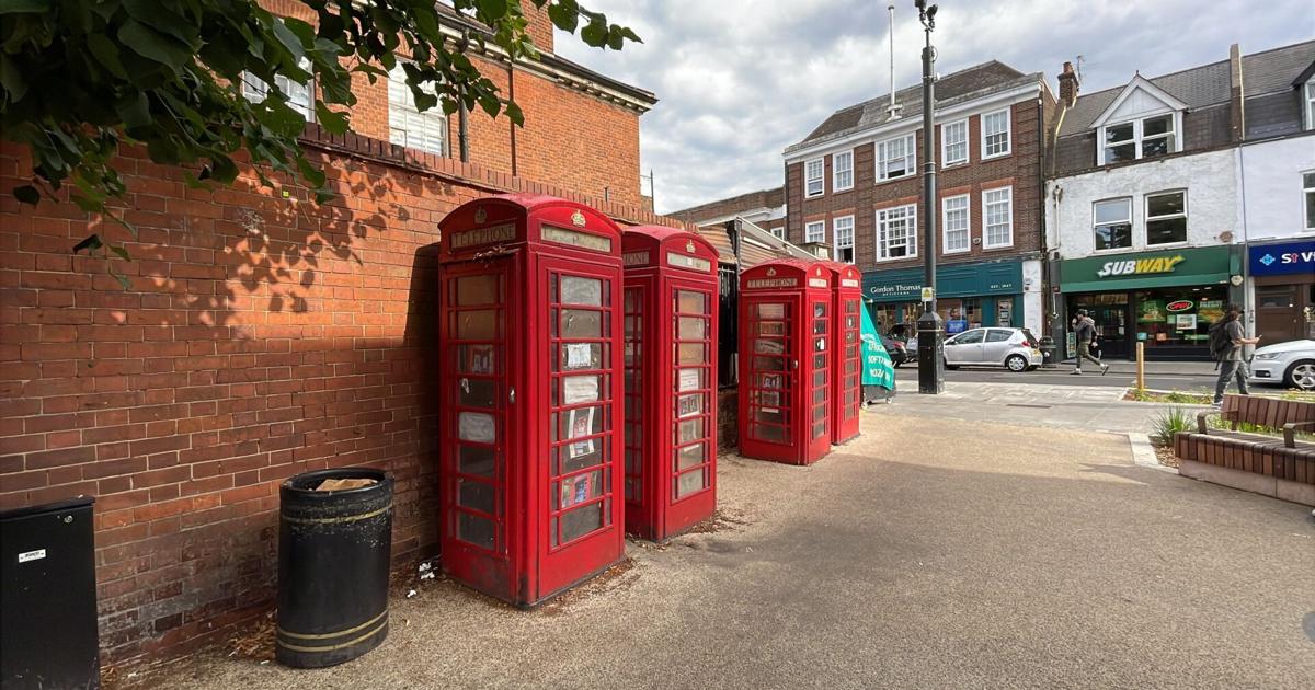 Classic red phonebox from UK being auctioned off | National