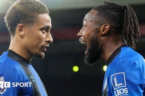 Photo showing Arsenal's Martin Odegaard shouting to his team-mates