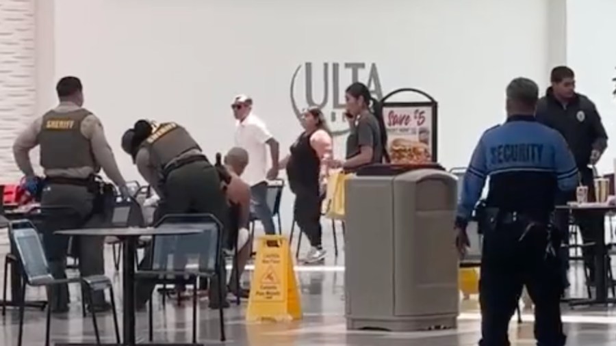 2 stabbed in violent food court altercation inside Southern California mall