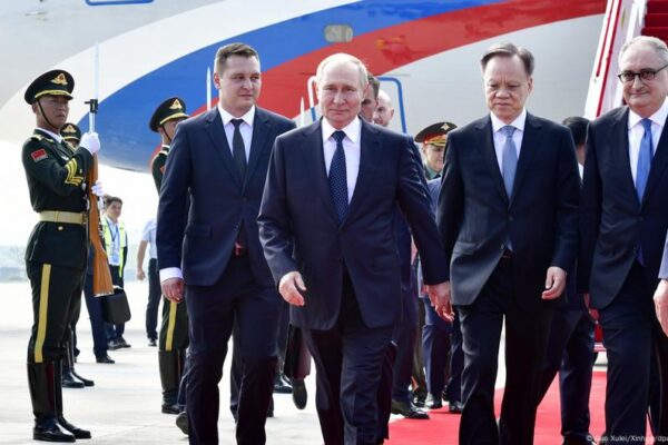 Modi, Putin, other world leaders arrive in China – DW – 08/31/2025