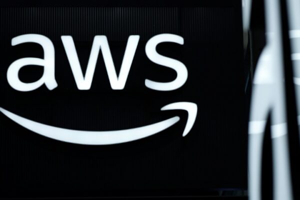 US tech titan earnings rise on AI as economy roils