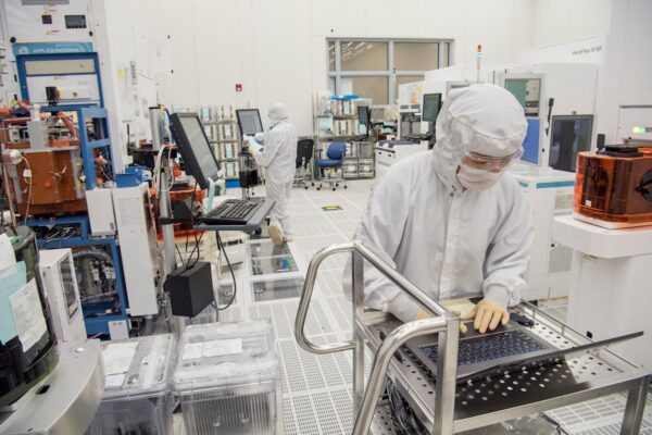 Applied Materials Suffers Worst Rout Since 2020 on China Woes Applied Materials Suffers Worst Rout Since 2020 on China Woes
