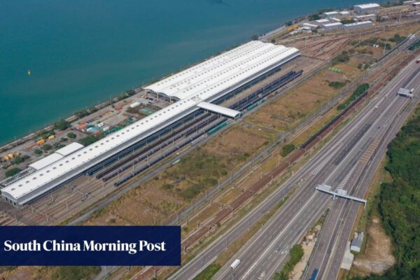 Hong Kong worker dies after being pinned against wall at MTR Corp depot Hong Kong worker dies after being pinned against wall at MTR Corp depot