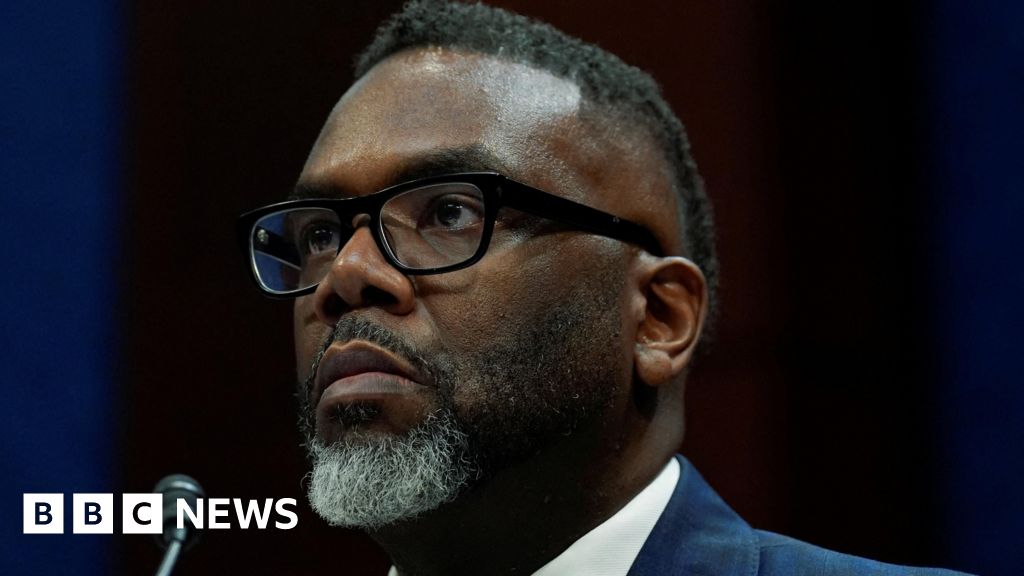 Chicago mayor signs order to resist potential Trump crackdown