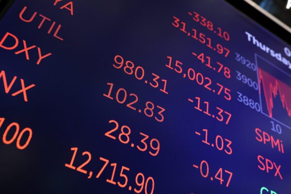 US stocks rise at midday. Gold soars to record high on surprise tariff - Insurance News