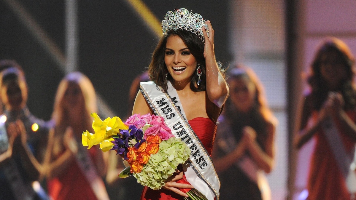 Miss Universe Ximena Navarrete Celebrates 15 Years with Kids