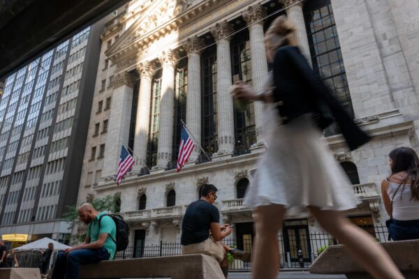 Dow, S&P 500, Nasdaq futures edge higher as Trump's trade deadline expires, tariffs kick in