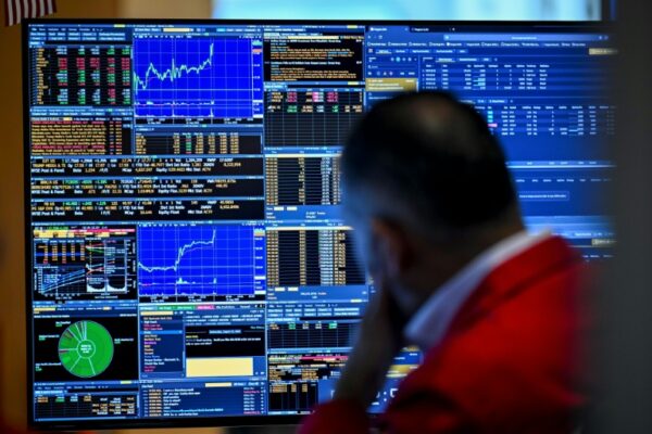 Asia stocks up, oil down before Trump-Zelensky talks