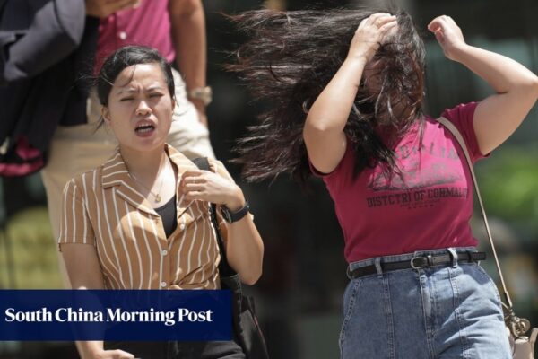Weather forecaster urges Hongkongers to seek shelter amid violent gusts