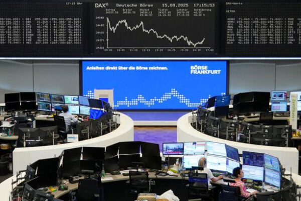 European shares flat as investors await Ukraine talks