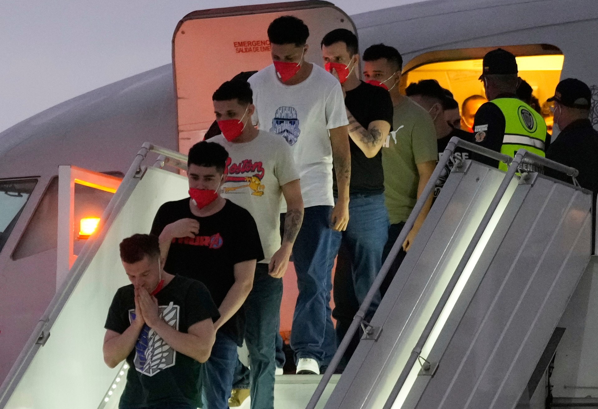 US appeals court throws out Trump contempt ruling over deportation flights | Donald Trump News