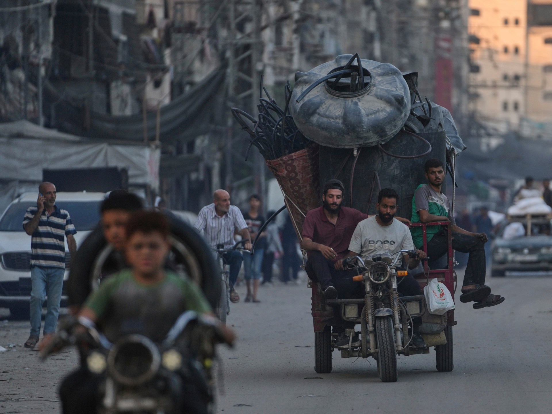 ‘We are on the streets’: Palestinians flee Israel’s assault on Gaza City | Israel-Palestine conflict News