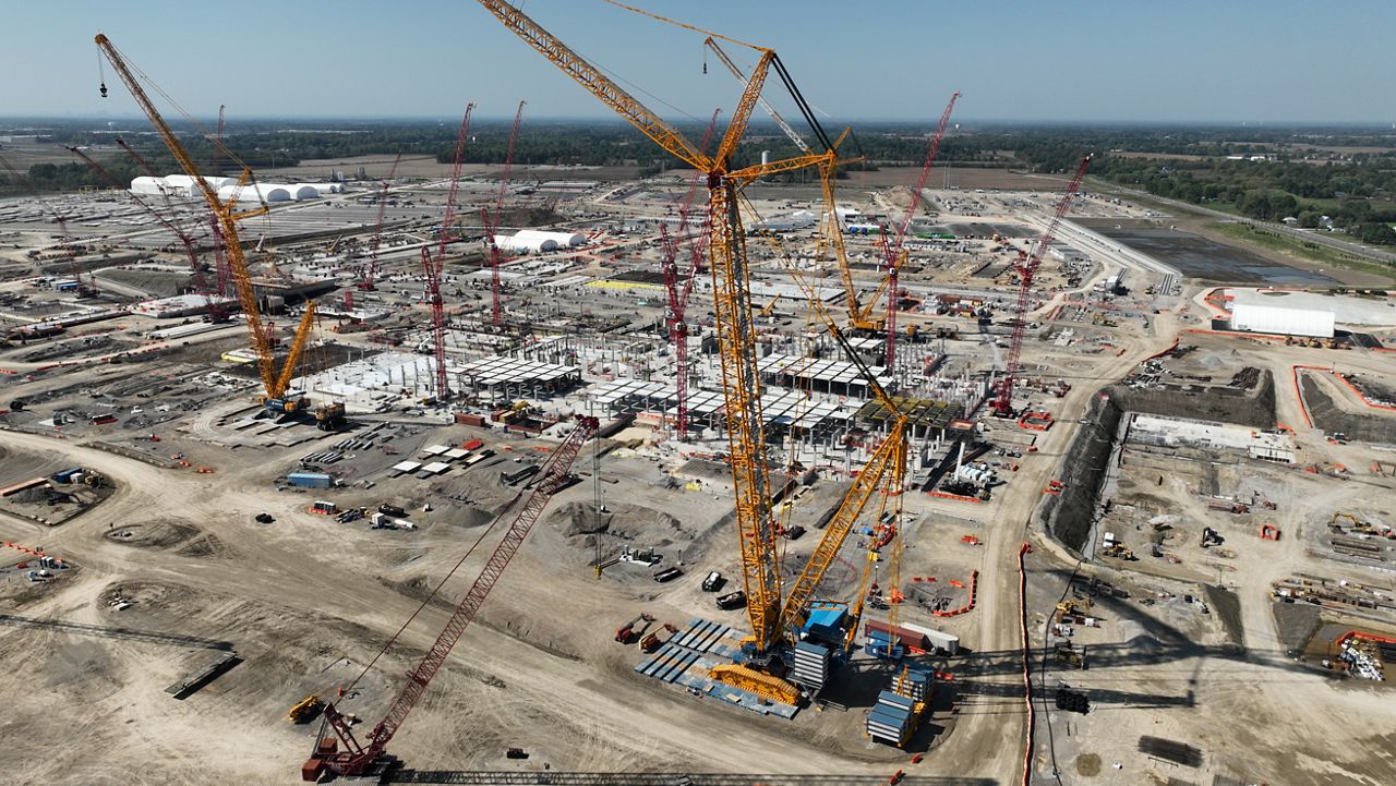 A September 2024 photo shows a powerful crane on the Intel Ohio One construction site in Licking County, Ohio. (Credit: Intel Corporation)