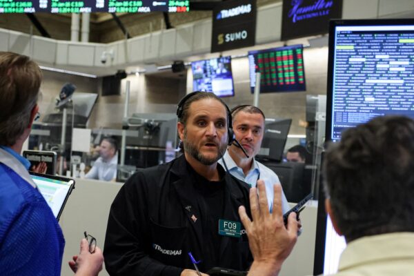 Wall Street ends on muted note ahead of Jackson Hole summit, retailers' earnings