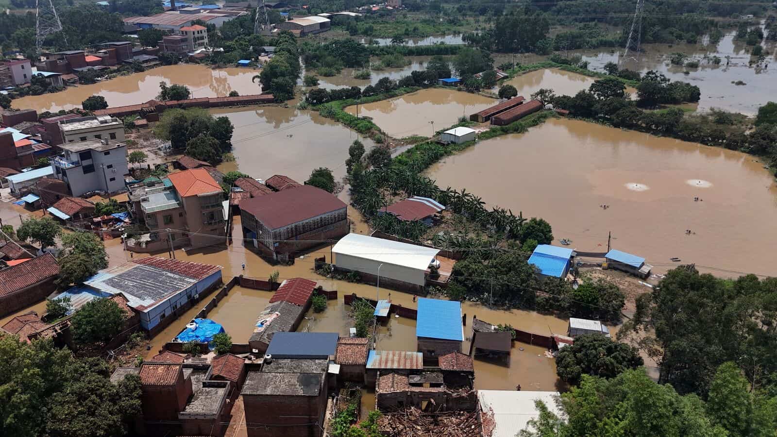 Rain fury in China triggers flash floods: 10 dead, 33 missing