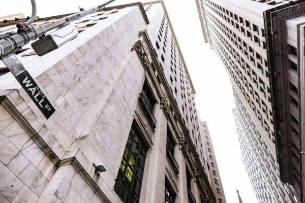 Stock index futures trade lower ahead of more retail earnings, Fed meeting minutes