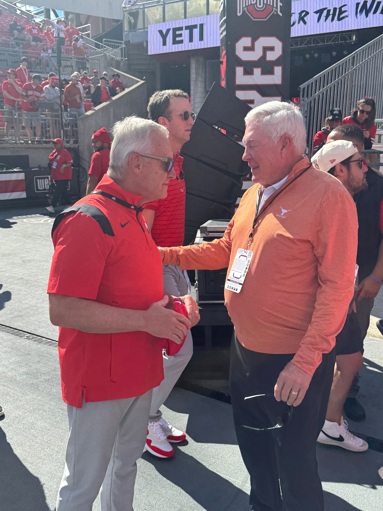 Which celebrities and former players and coaches were at Ohio State-Texas?