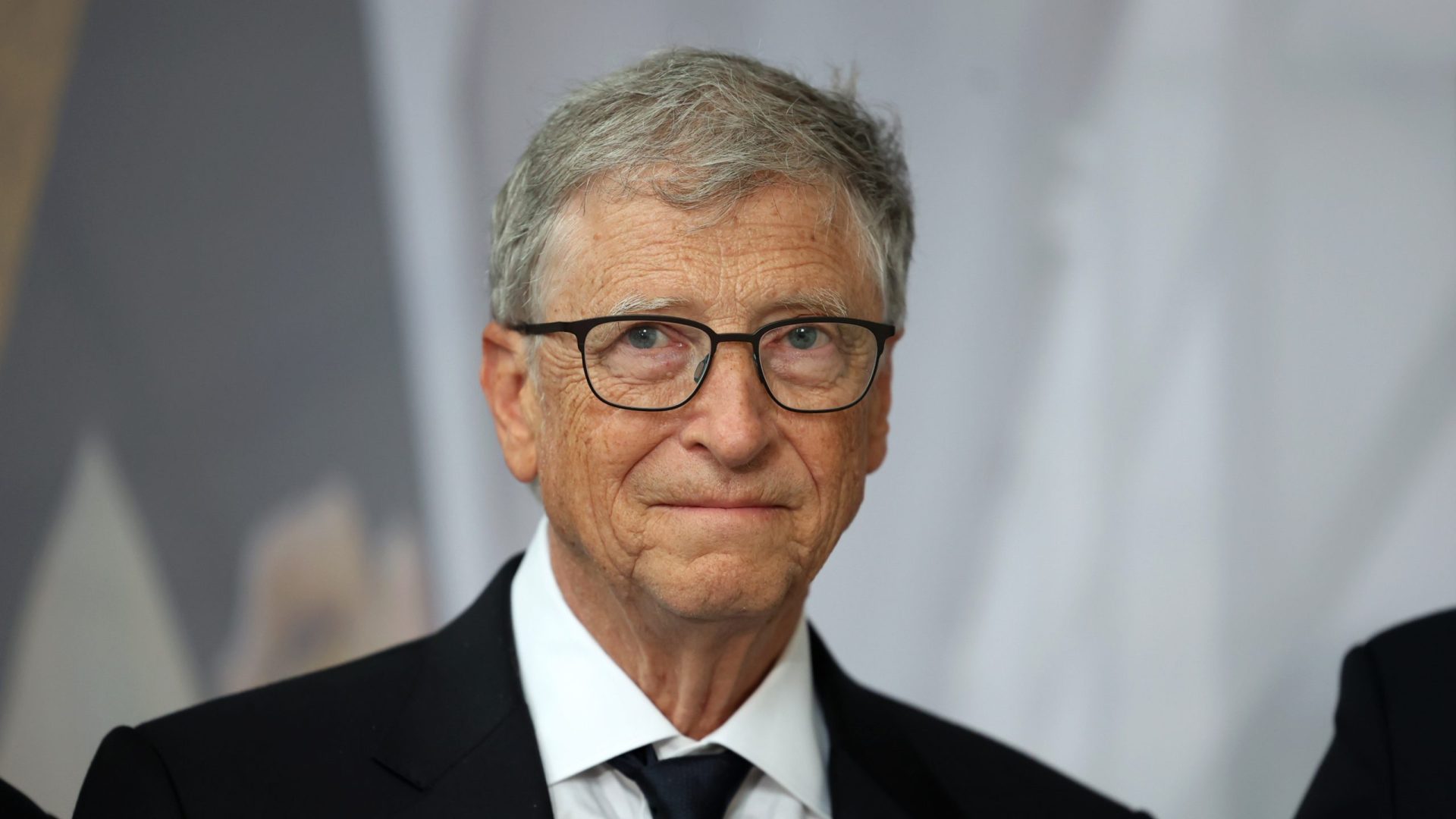 5 Money Lessons From Some of Bill Gates’ Favorite Books