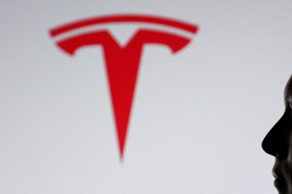 US labor, advocacy groups urge states to reject Tesla's $29 billion Musk pay