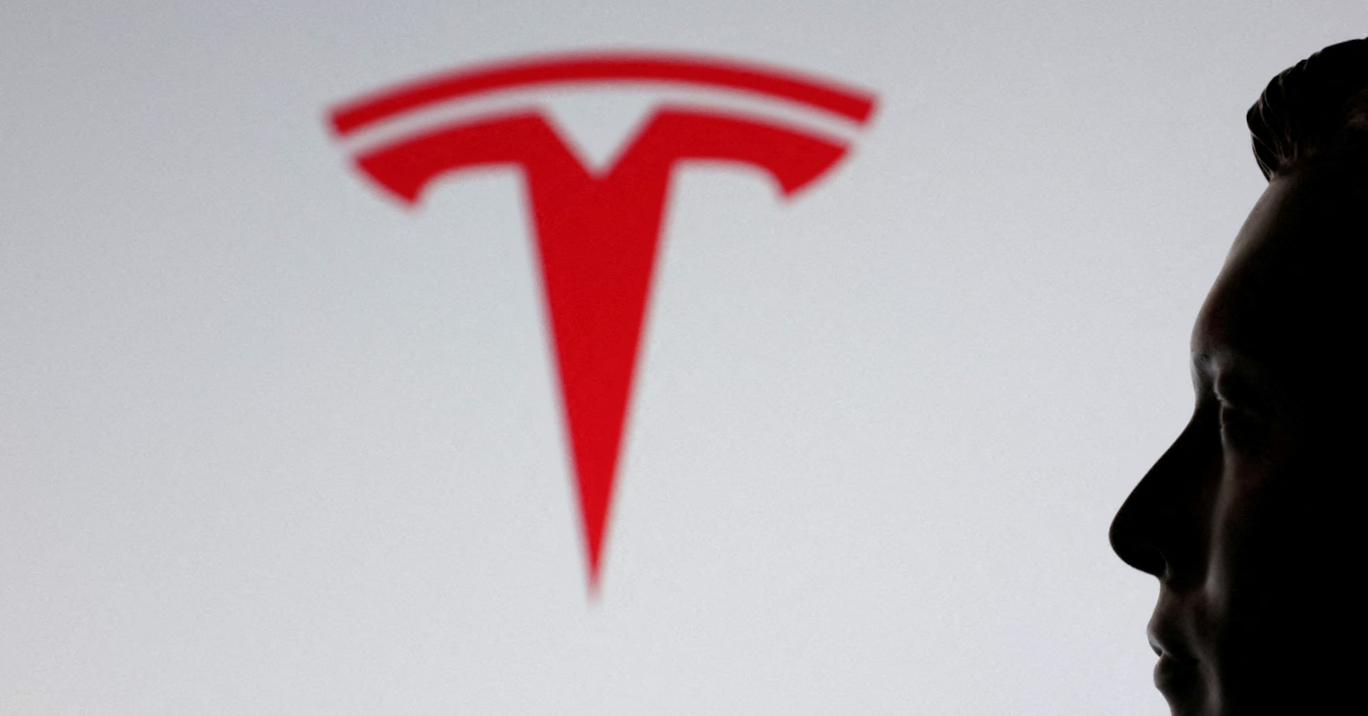 US labor, advocacy groups urge states to reject Tesla's $29 billion Musk pay