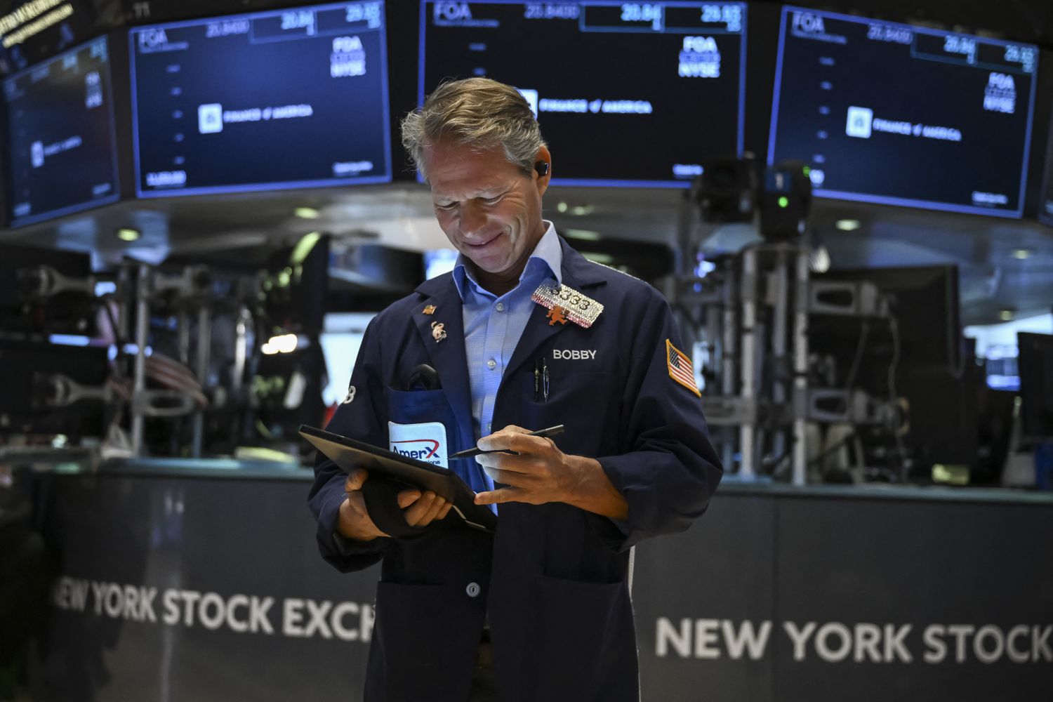 Stocks Surge as Investors Digest Flurry of Earnings Reports, Keep Tabs on Tariff News; Apple Jumps, AMD Slides